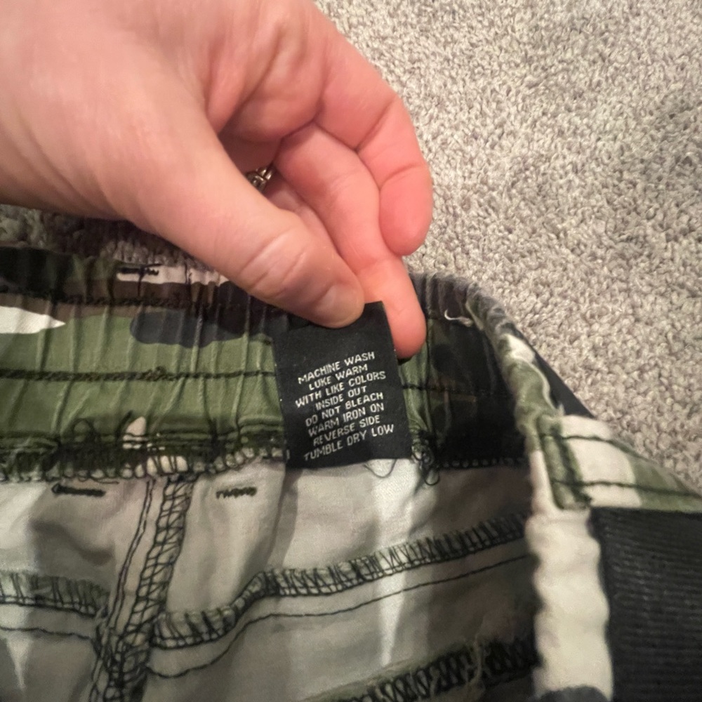 VIP Camo Cargo Pants - Picture 5 of 6